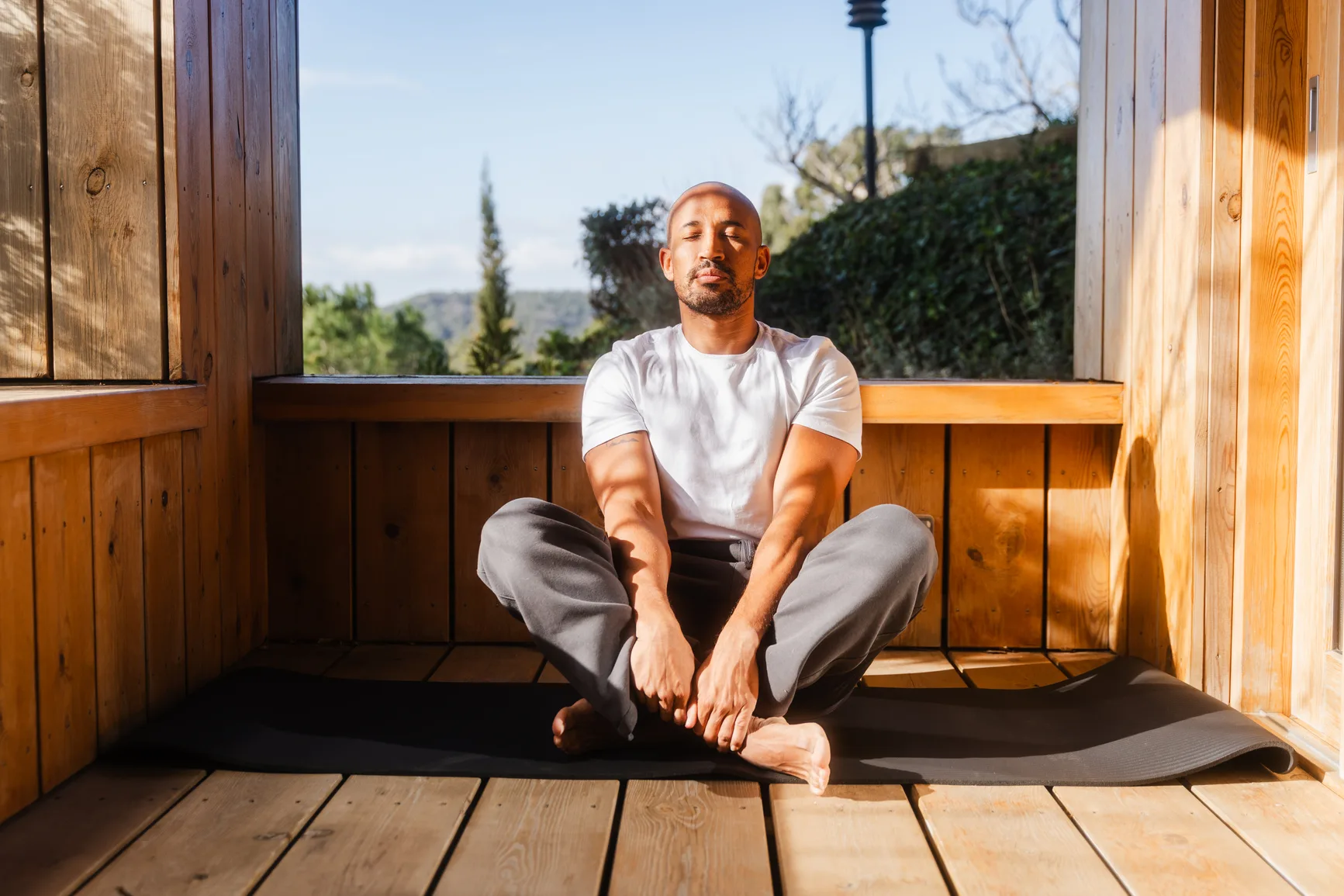 How to Improve Thyroid Health Naturally: 6 Tips to Incorporate